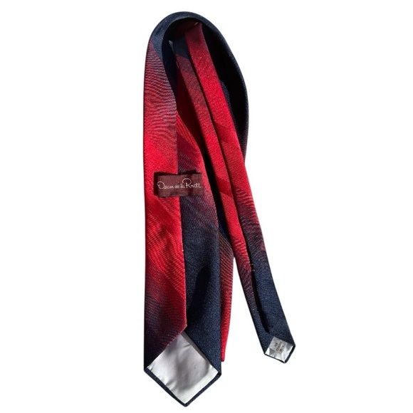 Oscar de la Renta Ombre Tie - Picture 3 of 3